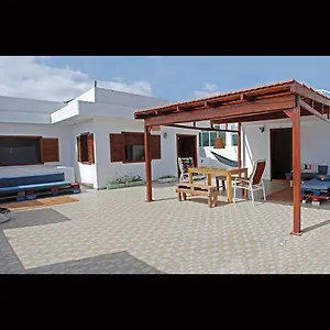 Self-catering W/ Terrace Tarrafal (Santiago)